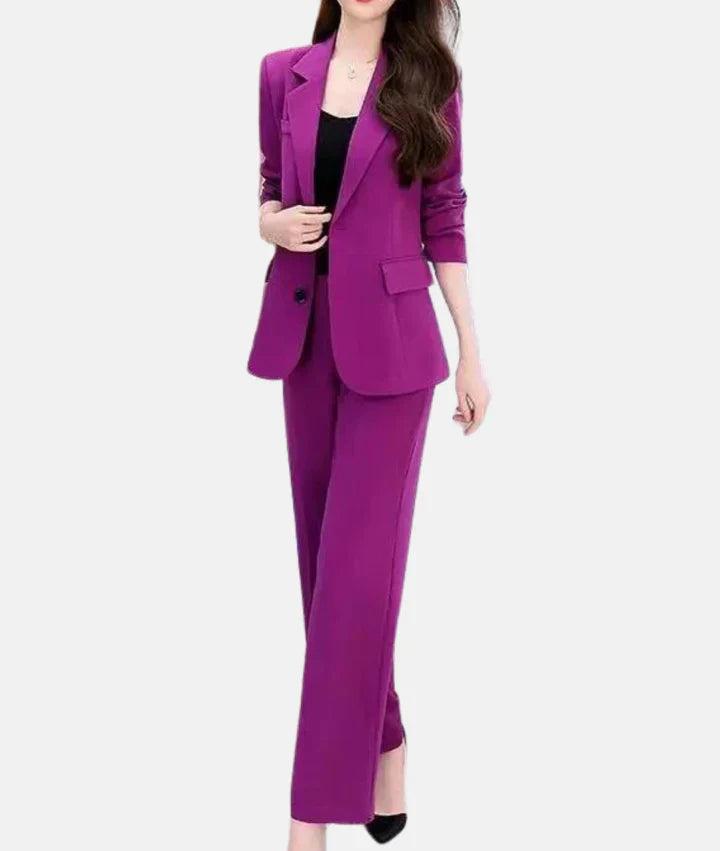 Elegante traje pantalón con blazer a medida